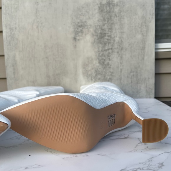 BRAND NEW w/Box Knee-High On Trend Boot. Faux Croc Print. - Picture 10 of 10